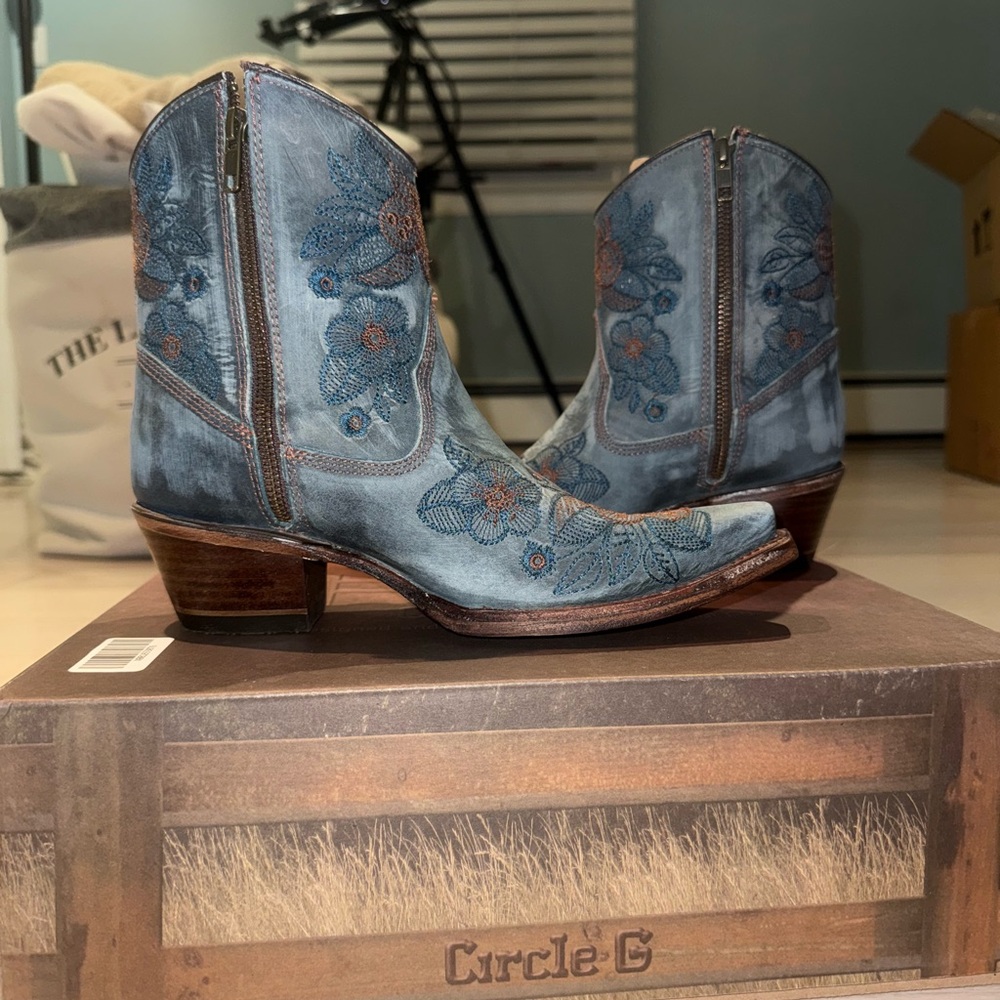 Circle G Blue Embroidered Western Boots